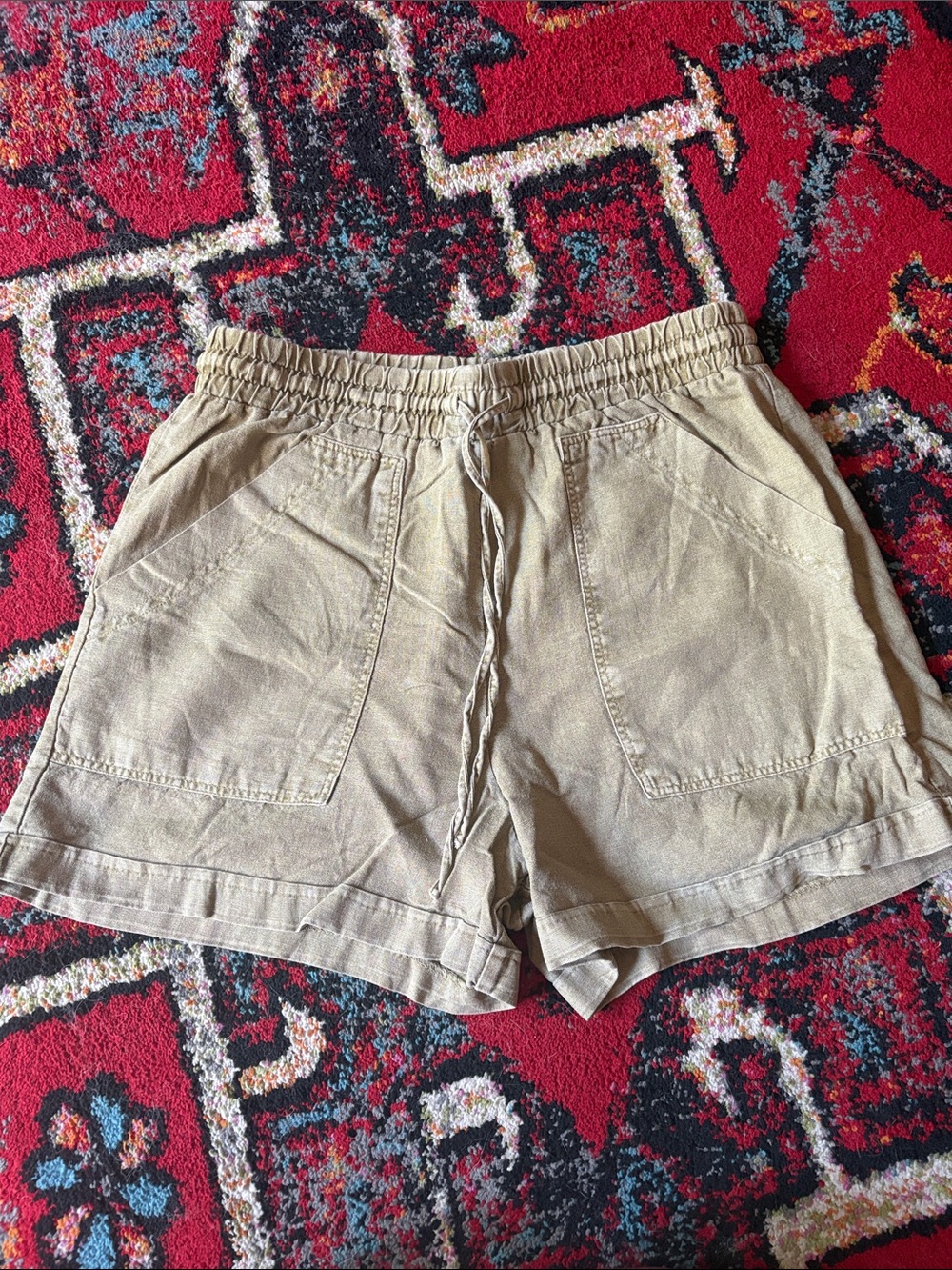 Universal Thread Women's Drawstring Casual Shorts in Tan